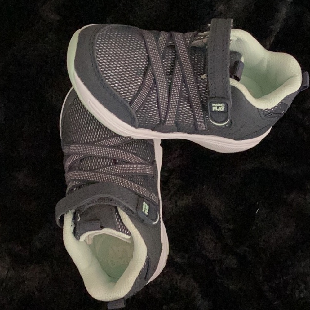 Stride Rite size 6 NEW